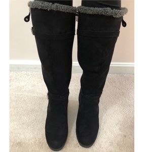 Black heeled boots